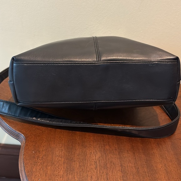 Koltov  shoulder bag  vegan leather navy blue  brushed Silvertone hardware  EUC - Picture 8 of 15